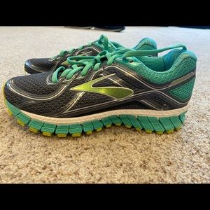 Brooks sneakers size 7